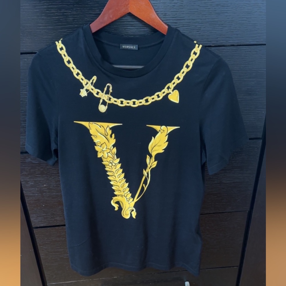 Preowned VERSACE T-shirt in black Sz 42; US Sz Medium